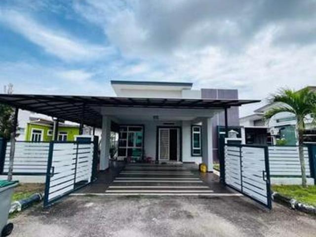 Bungalow for sale in Malaka