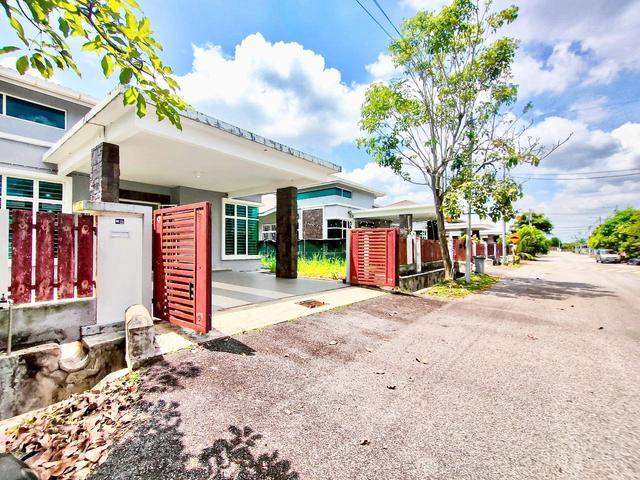 Bungalow for sale in Durian Tunggal, Malaka