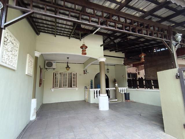 Terraced House for sale in Malaka