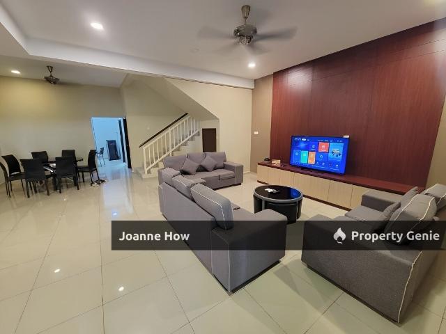 Terraced House for sale in Malaka