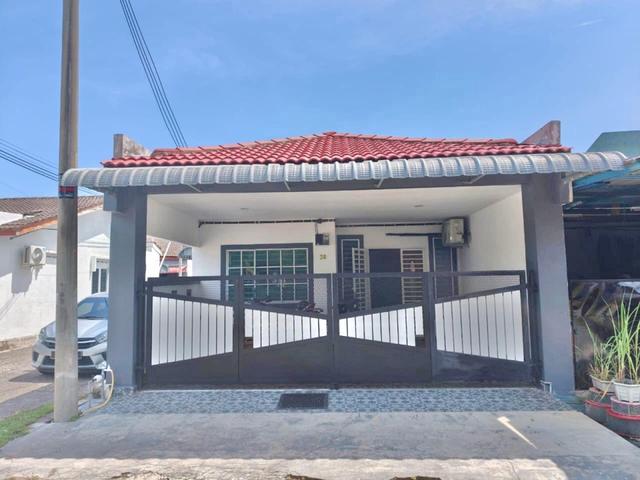 Terraced House for sale in Malaka