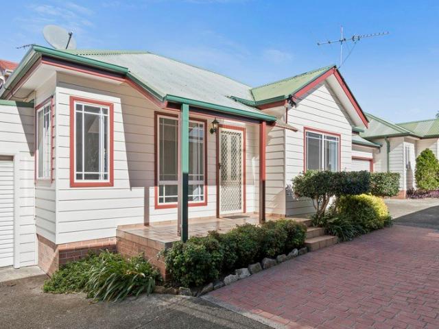 Villa for sale in Wollongong West, New South Wales