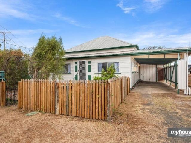 House for sale in Oakey