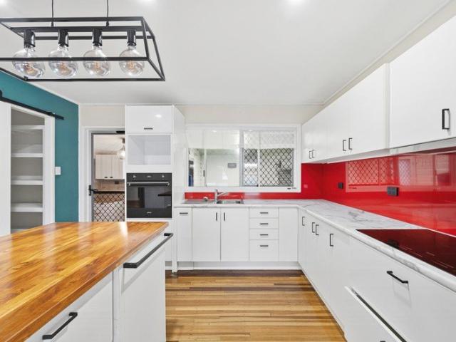 House for sale in Moore Park Beach