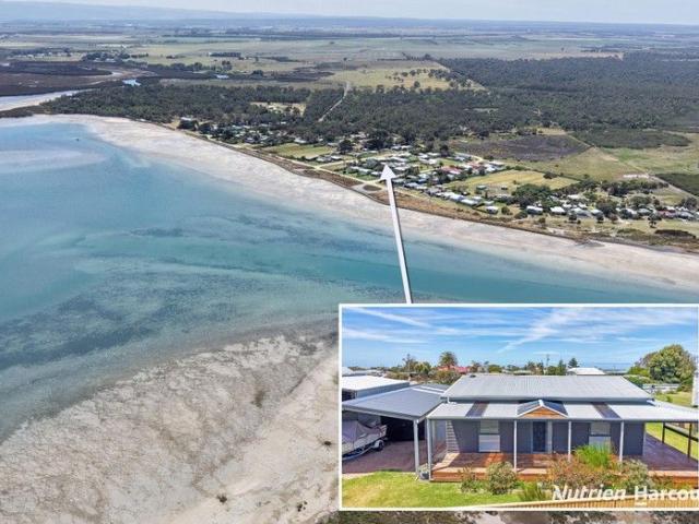 House for sale in Robertsons Beach, Victoria