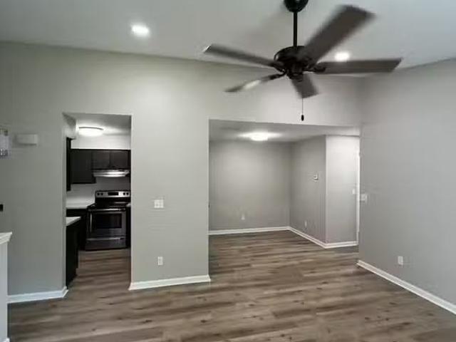 Condo for rent in Brookfield