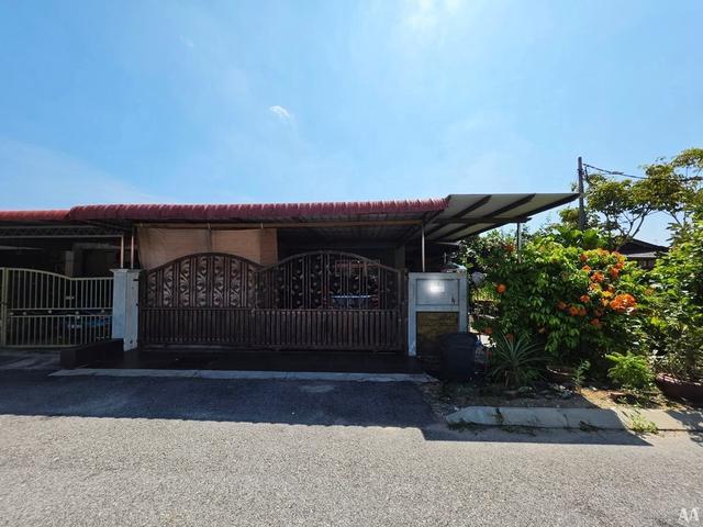 Terraced House for sale in Kuala Selangor, Selangor