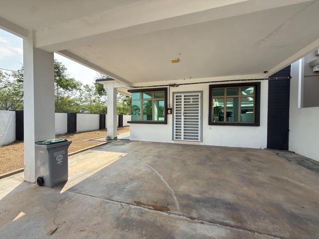 Terraced House for sale in Malaka