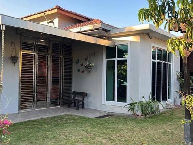 Bungalow for sale in Durian Tunggal, Malaka