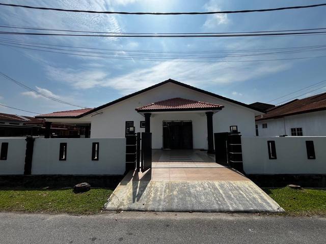 Terraced House for sale in Malaka