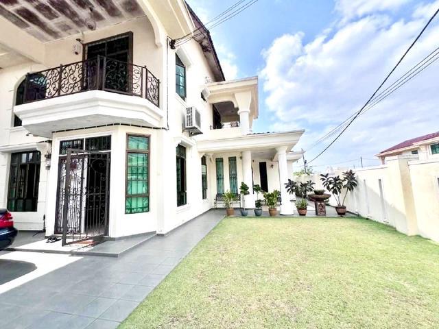 Terraced House for sale in Malaka