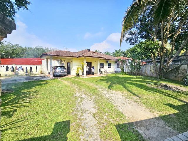 Terraced House for sale in Malaka