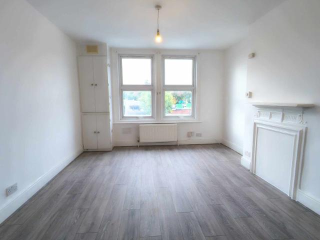 Studio for rent in Palmers Green, Greater London