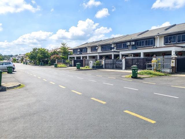 Terraced House for sale in Kuching, Bahagian Kuching