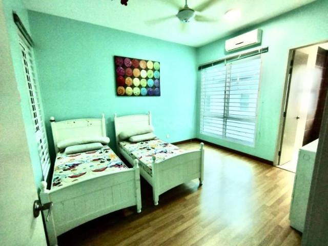 Room for rent in Petaling, Alam Impian