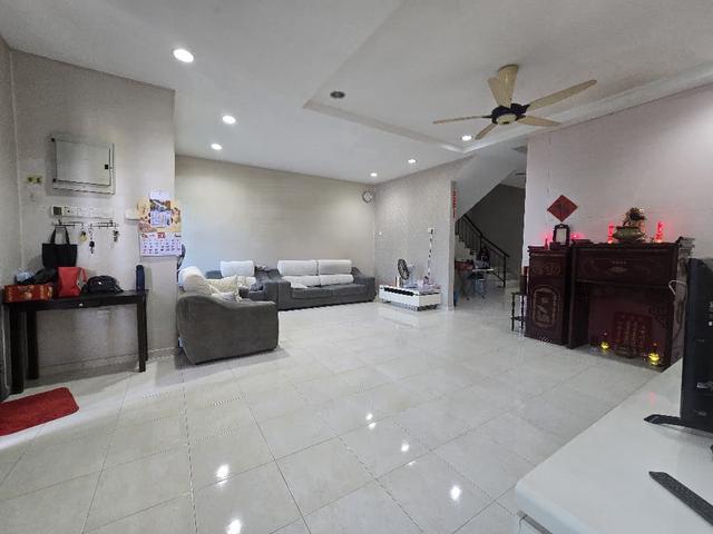 Terraced House for sale in Malaka