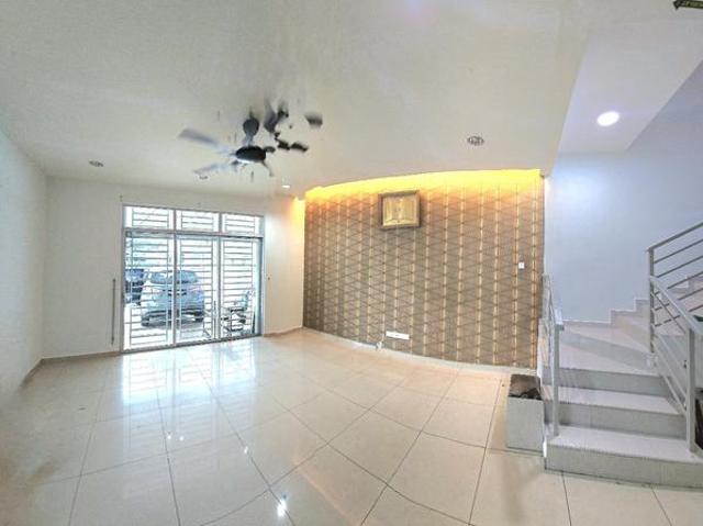 Terraced House for sale in Malaka