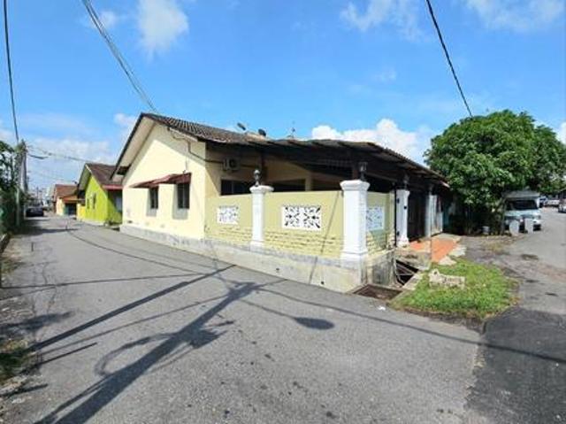 Terraced House for sale in Malaka