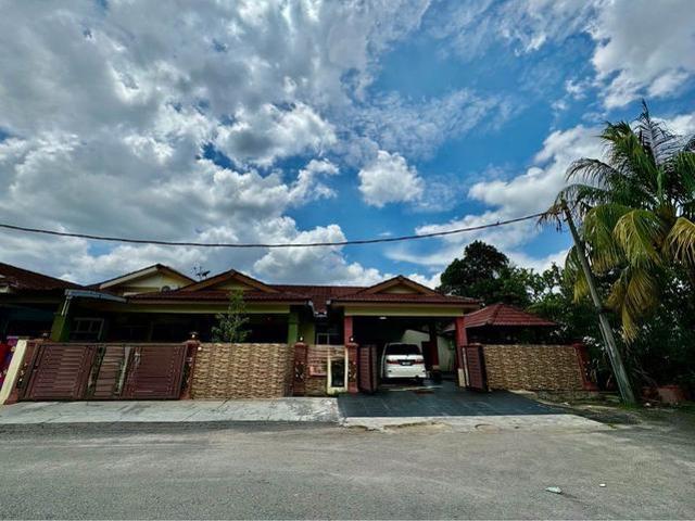Terraced House for sale in Malaka