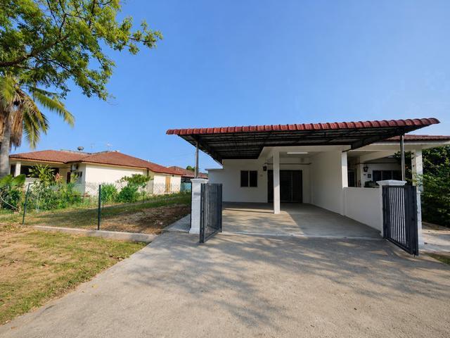 Terraced House for sale in Malaka