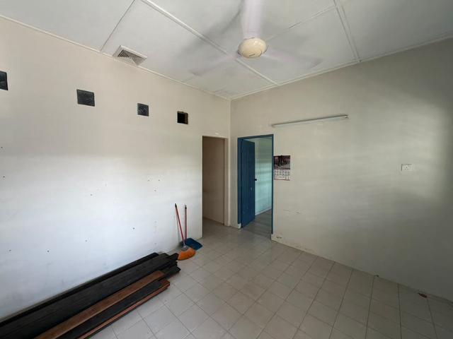 Terraced House for sale in Malaka