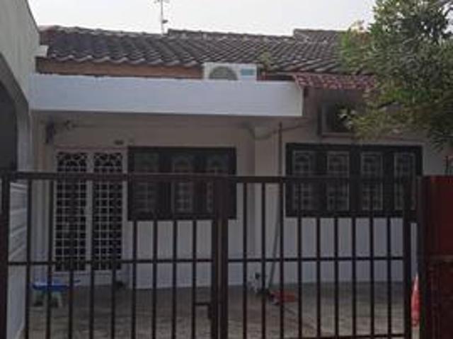 Terraced House for sale in Malaka