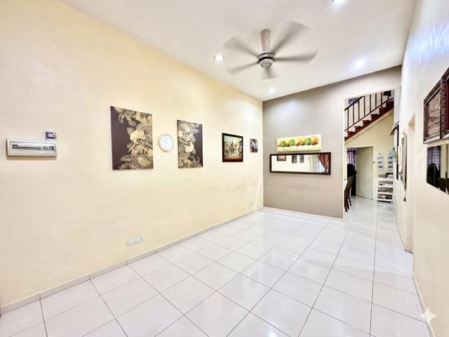 Terraced House for sale in Malaka