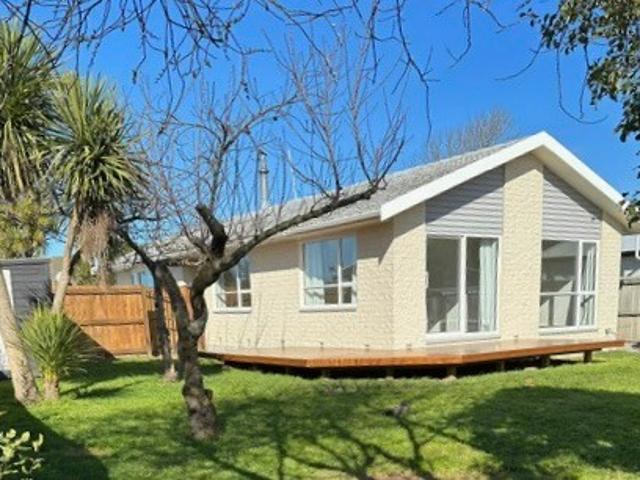 House for rent in Chaslands, Canterbury