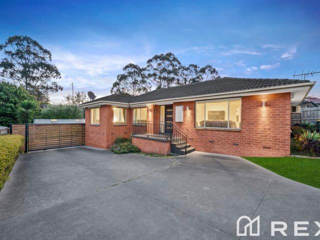 House for sale in Endeavour Hills, Melbourne