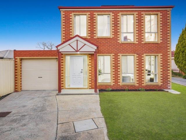 Townhouse for sale in Noble Park, Melbourne