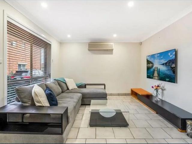Townhouse for rent in Sydney, New South Wales