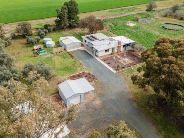 Cottage for sale in Corop, Victoria