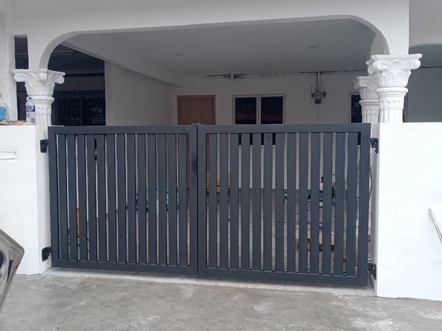 Terraced House for sale in Malaka