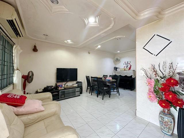 Terraced House for sale in Malaka