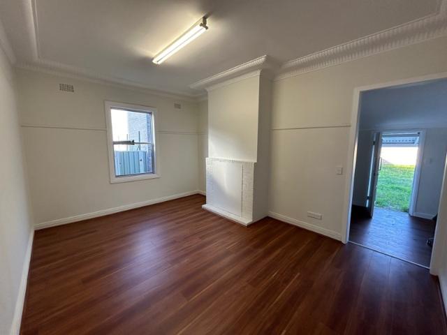 Retail for rent in Wollongong West, New South Wales
