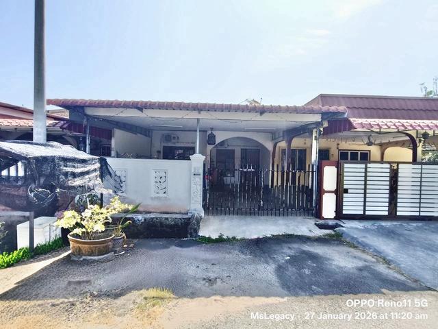 Terraced House for sale in Malaka