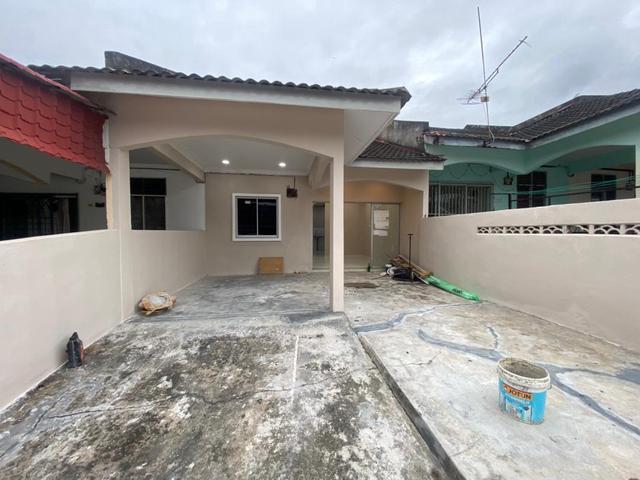Terraced House for sale in Malaka