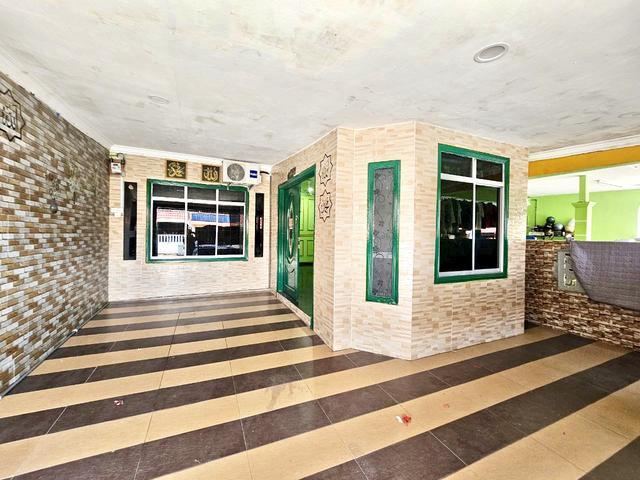 Terraced House for sale in Malaka