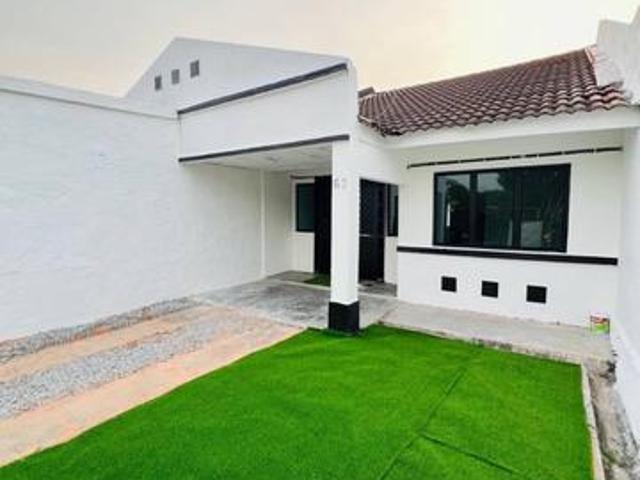 Terraced House for sale in Malaka