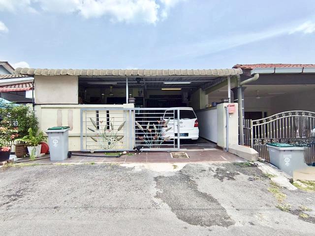 Terraced House for sale in Malaka