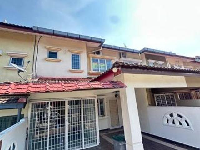 Terraced House for sale in Malaka