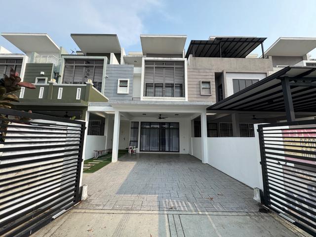 Terraced House for sale in Alam Impian, Selangor