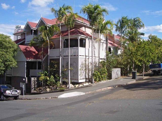 Townhouse for rent in Toombul, Queensland