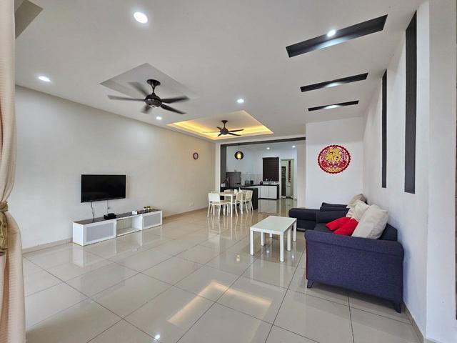 Terraced House for sale in Malaka