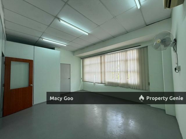 Office for rent in Malaka