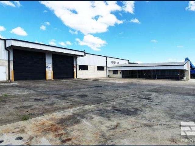 Warehouse for rent in Toombul, Queensland