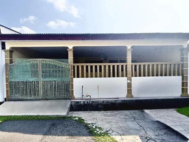 Terraced House for sale in Malaka
