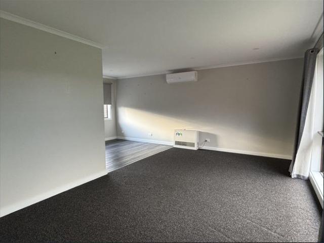 House for rent in Churchill, Victoria