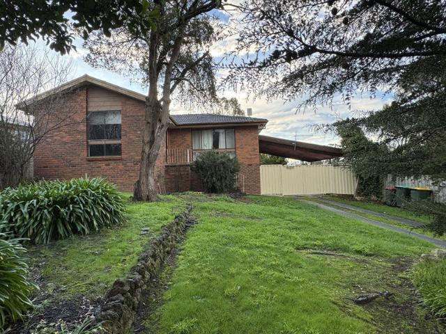 House for rent in Churchill, Victoria