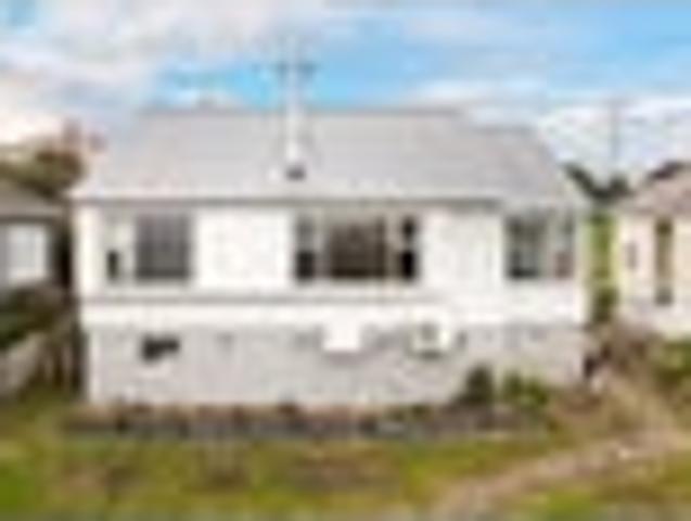 House for sale in Otakou